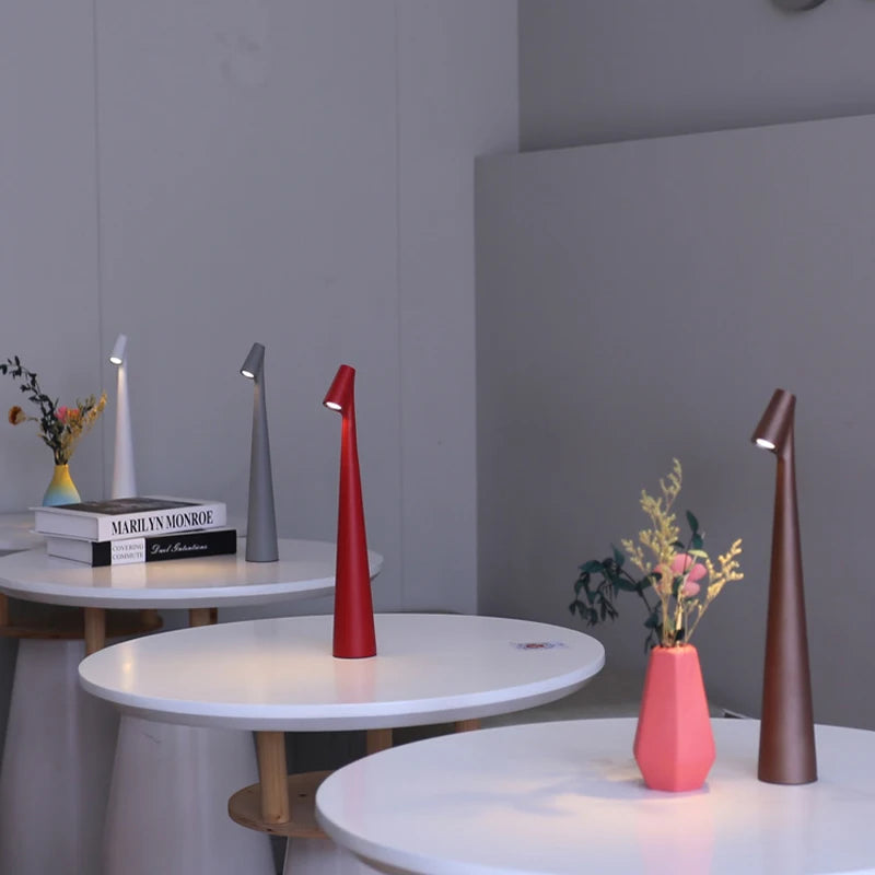 Moderne Bordlampe | LED Skrivebordslampe med Berøringsdæmpning | Cordless Design til Praktisk Belysning